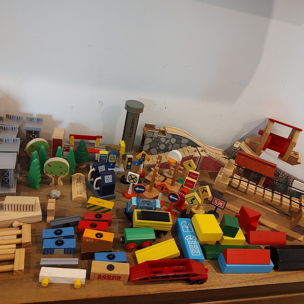 Thomas & Friends Wooden Train Lot Roundhouse Bridge Tracks Accessories